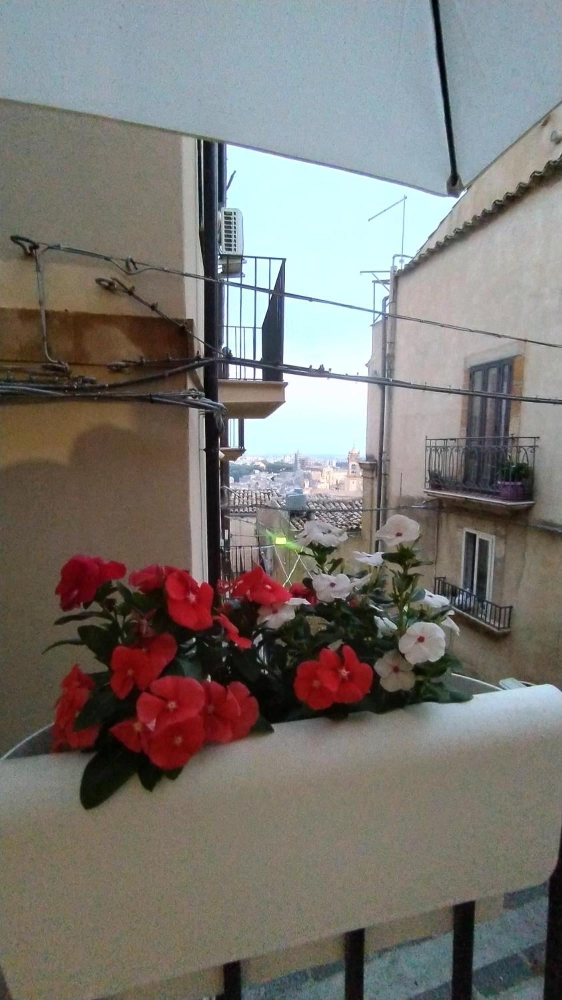 Guest House Alla Scala Caltagirone Luaran gambar